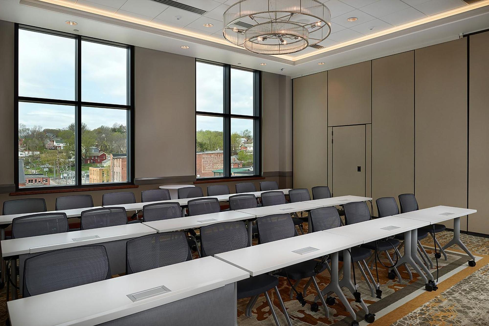 The Merrill Hotel & Conference Center, Muscatine, A Tribute Portfolio Hotel Extérieur photo